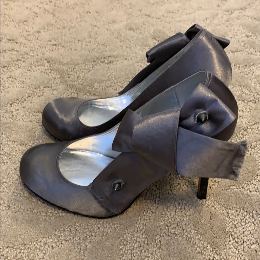 Report Signature Heels